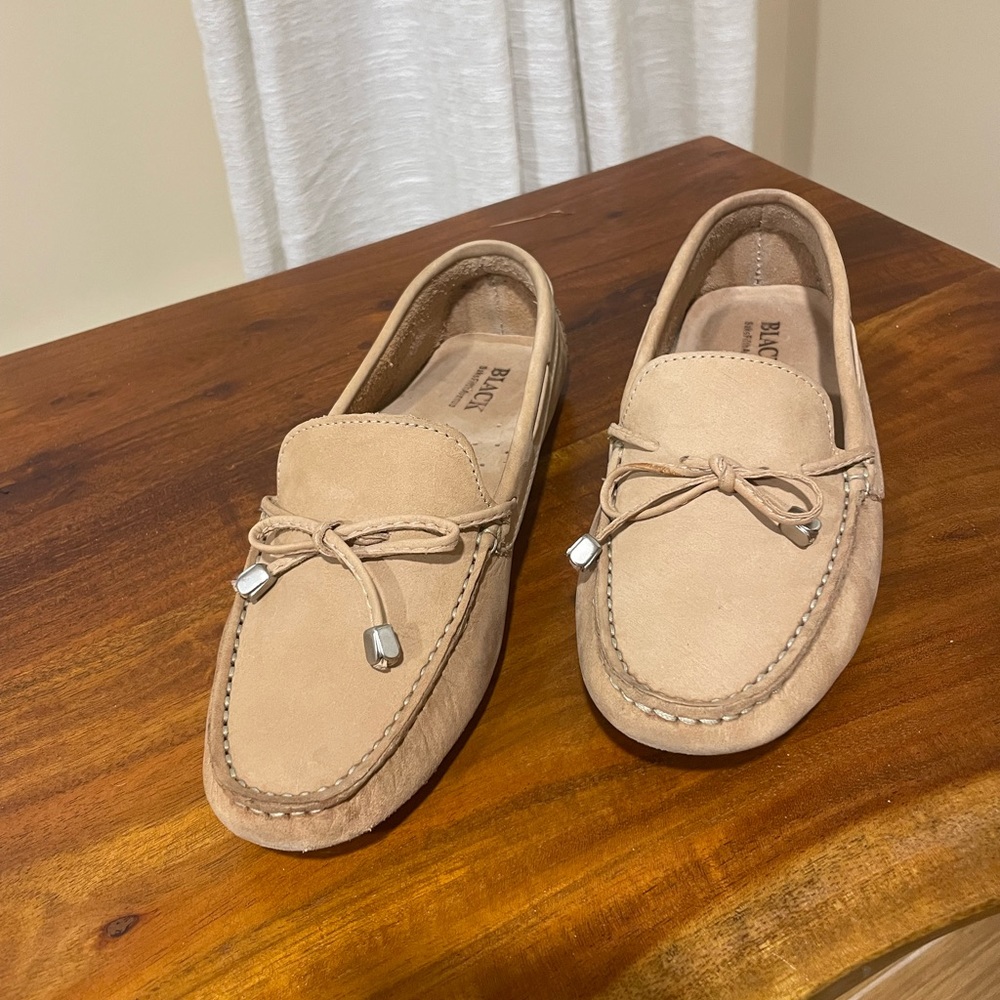 Women BLACK Saks Fifth Avenue Tan color suede loafers.size 8,5.